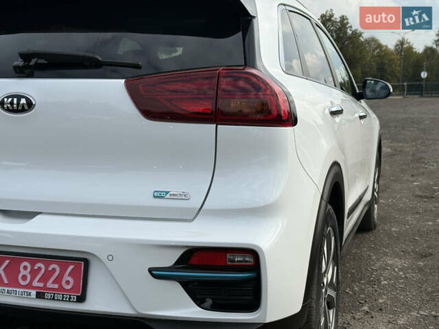 Білий Кіа Niro, об'ємом двигуна 0 л та пробігом 82 тис. км за 23266 $, фото 12 на Automoto.ua