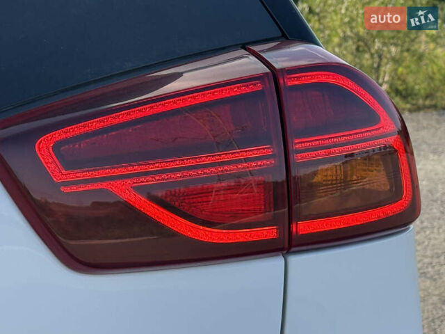 Білий Кіа Niro, об'ємом двигуна 0 л та пробігом 107 тис. км за 20900 $, фото 13 на Automoto.ua