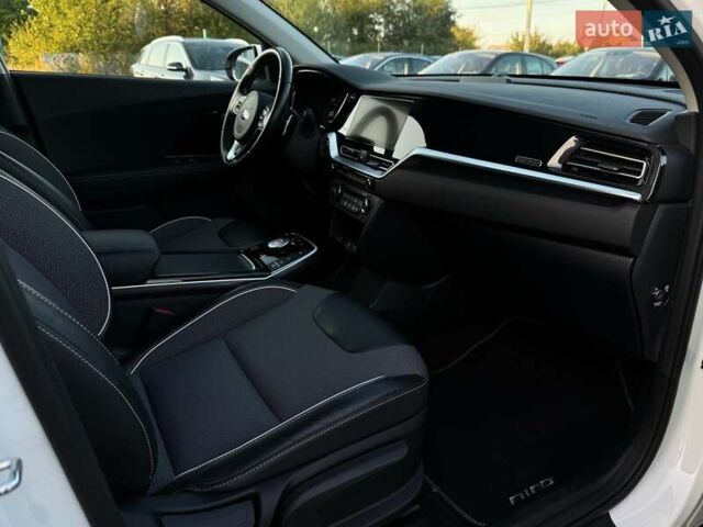 Белый Киа Niro, объемом двигателя 0 л и пробегом 59 тыс. км за 22800 $, фото 70 на Automoto.ua