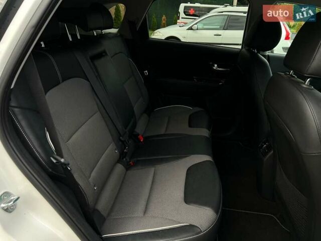 Білий Кіа Niro, об'ємом двигуна 0 л та пробігом 114 тис. км за 18300 $, фото 19 на Automoto.ua