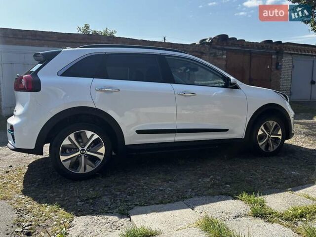 Белый Киа Niro, объемом двигателя 0 л и пробегом 140 тыс. км за 17800 $, фото 15 на Automoto.ua