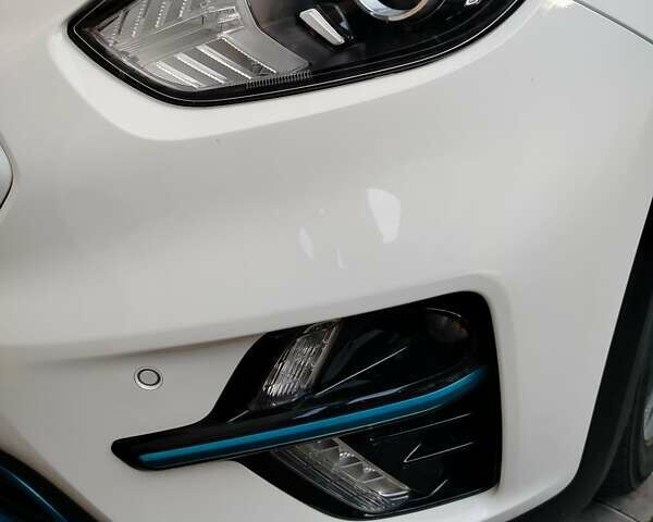Білий Кіа Niro, об'ємом двигуна 0 л та пробігом 75 тис. км за 19700 $, фото 25 на Automoto.ua