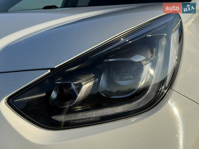 Білий Кіа Niro, об'ємом двигуна 0 л та пробігом 107 тис. км за 20900 $, фото 68 на Automoto.ua