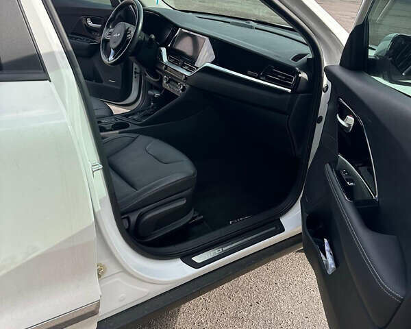 Белый Киа Niro, объемом двигателя 1.6 л и пробегом 40 тыс. км за 25150 $, фото 24 на Automoto.ua