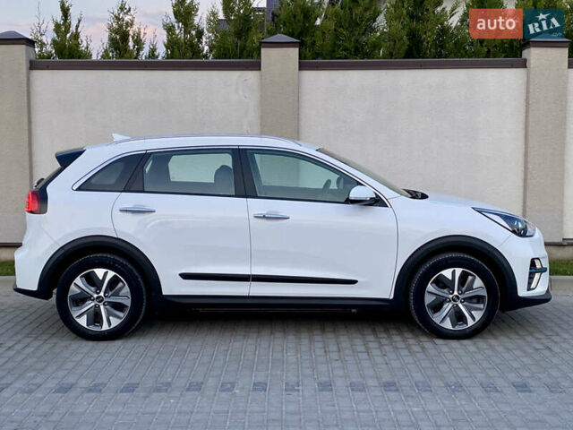 Білий Кіа Niro, об'ємом двигуна 0 л та пробігом 68 тис. км за 20750 $, фото 18 на Automoto.ua