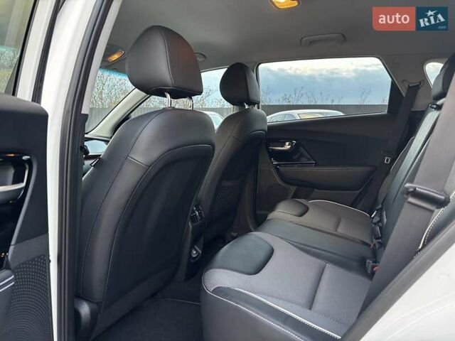 Белый Киа Niro, объемом двигателя 0 л и пробегом 72 тыс. км за 23600 $, фото 32 на Automoto.ua
