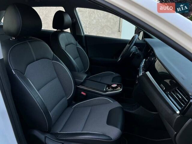 Белый Киа Niro, объемом двигателя 0 л и пробегом 179 тыс. км за 17800 $, фото 24 на Automoto.ua