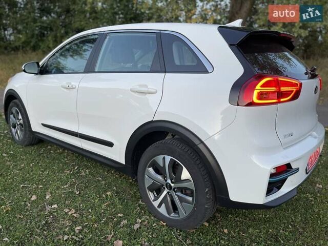 Белый Киа Niro, объемом двигателя 0 л и пробегом 95 тыс. км за 16500 $, фото 6 на Automoto.ua