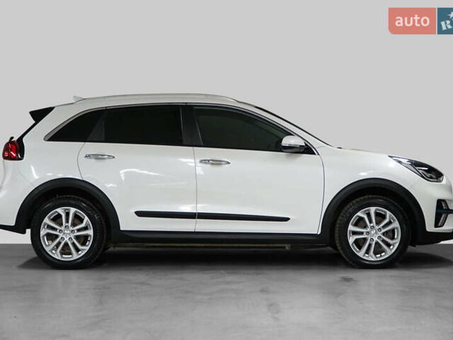 Киа Niro 2021 в Киеве на Automoto.ua Белый Киа Niro, объемом двигателя 0 л и пробегом 52 тыс. км за 18200 $, фото 6 на Automoto.ua