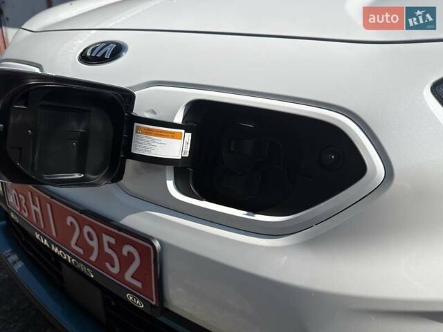 Белый Киа Niro, объемом двигателя 0 л и пробегом 140 тыс. км за 17800 $, фото 19 на Automoto.ua