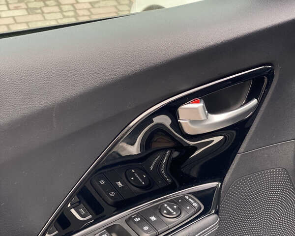 Белый Киа Niro, объемом двигателя 0 л и пробегом 150 тыс. км за 18299 $, фото 20 на Automoto.ua