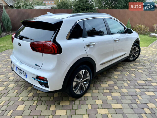 Белый Киа Niro, объемом двигателя 0 л и пробегом 97 тыс. км за 19995 $, фото 1 на Automoto.ua