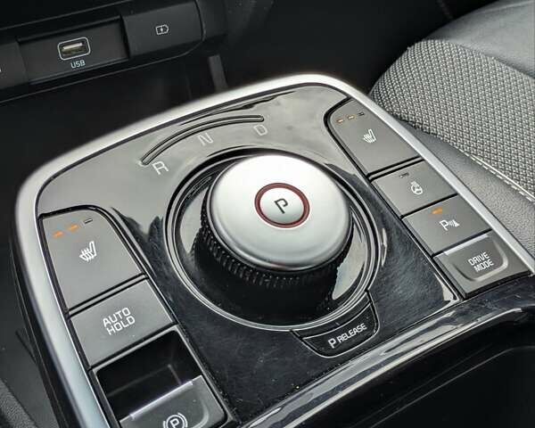 Білий Кіа Niro, об'ємом двигуна 0 л та пробігом 50 тис. км за 17300 $, фото 15 на Automoto.ua