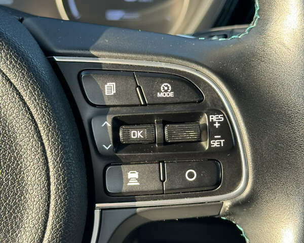 Білий Кіа Niro, об'ємом двигуна 0 л та пробігом 107 тис. км за 20900 $, фото 54 на Automoto.ua