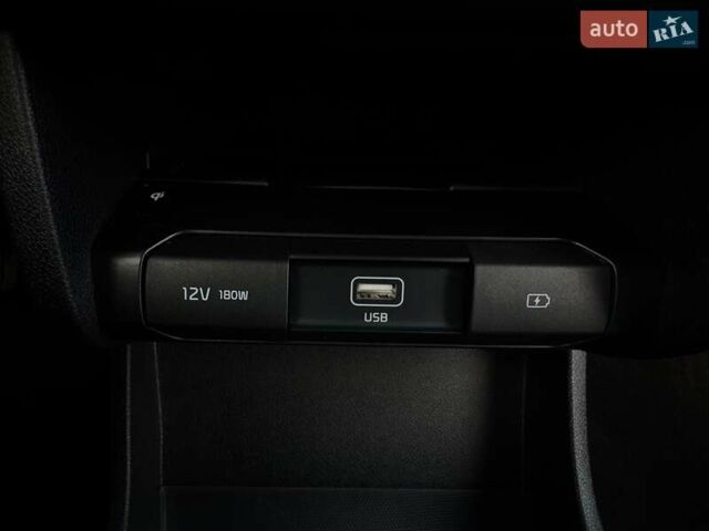 Белый Киа Niro, объемом двигателя 0 л и пробегом 59 тыс. км за 22800 $, фото 3 на Automoto.ua