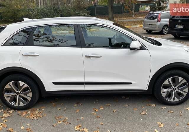 Белый Киа Niro, объемом двигателя 0 л и пробегом 63 тыс. км за 22500 $, фото 11 на Automoto.ua