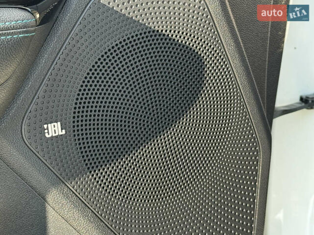 Білий Кіа Niro, об'ємом двигуна 0 л та пробігом 107 тис. км за 20900 $, фото 19 на Automoto.ua