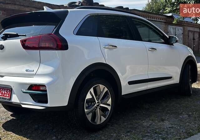 Белый Киа Niro, объемом двигателя 0 л и пробегом 140 тыс. км за 17800 $, фото 25 на Automoto.ua