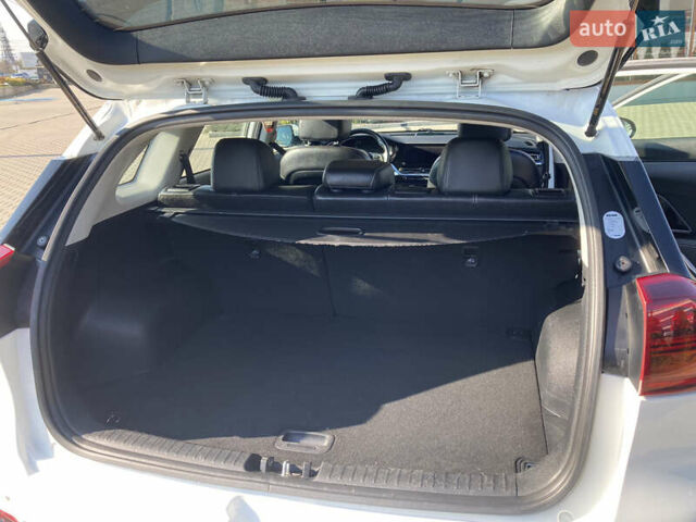 Білий Кіа Niro, об'ємом двигуна 0 л та пробігом 147 тис. км за 18200 $, фото 19 на Automoto.ua