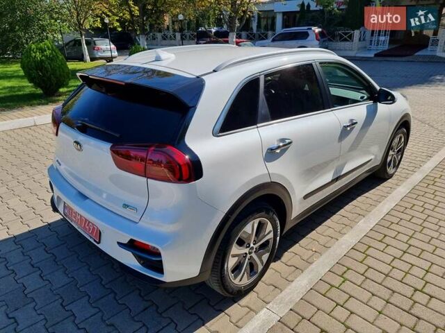 Белый Киа Niro, объемом двигателя 0 л и пробегом 65 тыс. км за 21750 $, фото 3 на Automoto.ua