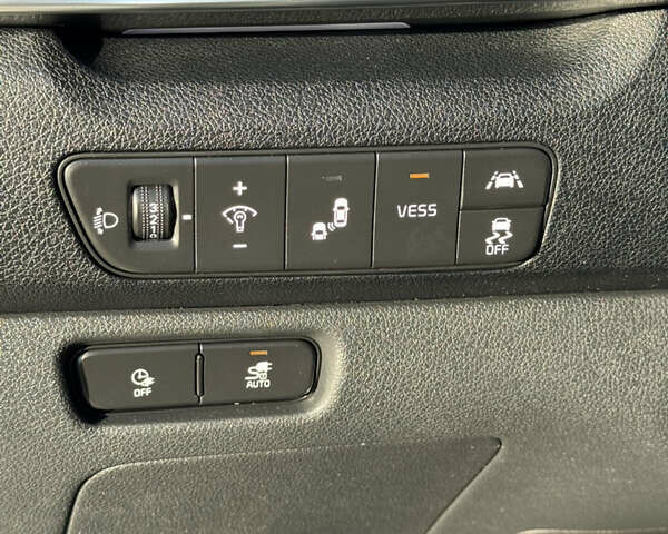 Білий Кіа Niro, об'ємом двигуна 0 л та пробігом 107 тис. км за 20900 $, фото 24 на Automoto.ua