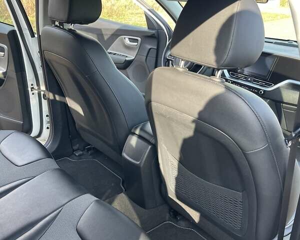 Белый Киа Niro, объемом двигателя 0 л и пробегом 96 тыс. км за 16800 $, фото 43 на Automoto.ua