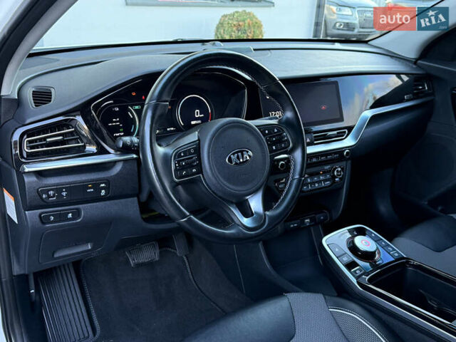 Белый Киа Niro, объемом двигателя 0 л и пробегом 80 тыс. км за 17800 $, фото 49 на Automoto.ua