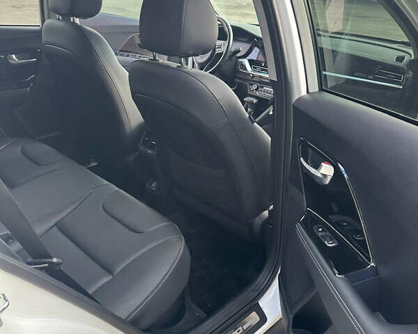 Белый Киа Niro, объемом двигателя 1.6 л и пробегом 40 тыс. км за 25150 $, фото 22 на Automoto.ua