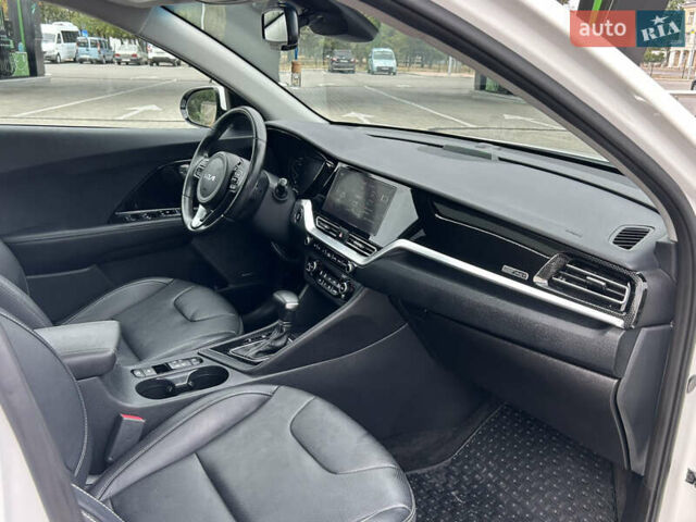 Белый Киа Niro, объемом двигателя 1.58 л и пробегом 54 тыс. км за 22900 $, фото 15 на Automoto.ua