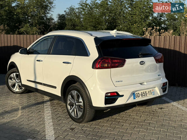 Білий Кіа Niro, об'ємом двигуна 0 л та пробігом 121 тис. км за 18950 $, фото 13 на Automoto.ua