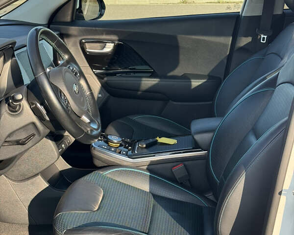 Білий Кіа Niro, об'ємом двигуна 0 л та пробігом 107 тис. км за 20900 $, фото 21 на Automoto.ua