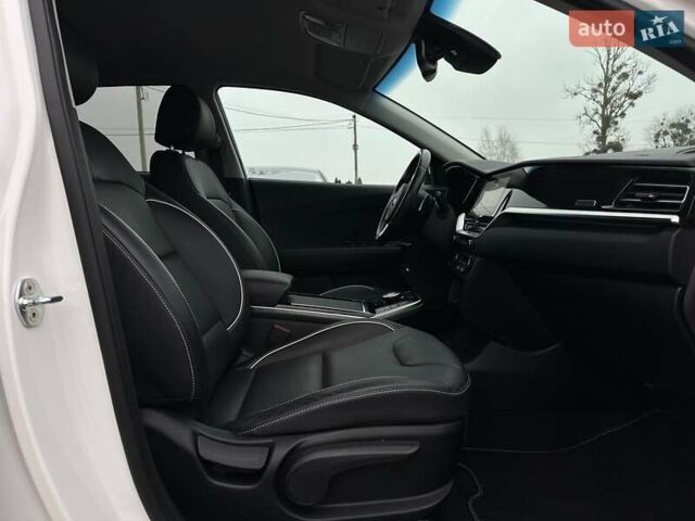 Белый Киа Niro, объемом двигателя 0 л и пробегом 38 тыс. км за 24700 $, фото 101 на Automoto.ua