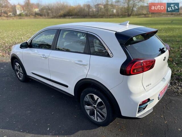 Белый Киа Niro, объемом двигателя 0 л и пробегом 96 тыс. км за 16800 $, фото 24 на Automoto.ua