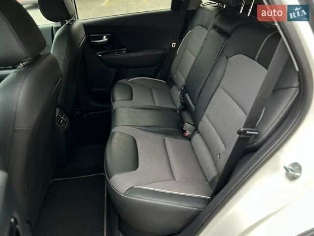 Белый Киа Niro, объемом двигателя 0 л и пробегом 132 тыс. км за 17990 $, фото 15 на Automoto.ua