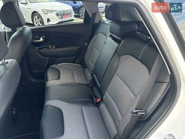 Белый Киа Niro, объемом двигателя 0 л и пробегом 72 тыс. км за 23600 $, фото 34 на Automoto.ua