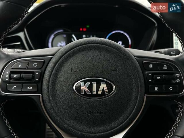 Білий Кіа Niro, об'ємом двигуна 0 л та пробігом 62 тис. км за 24500 $, фото 46 на Automoto.ua