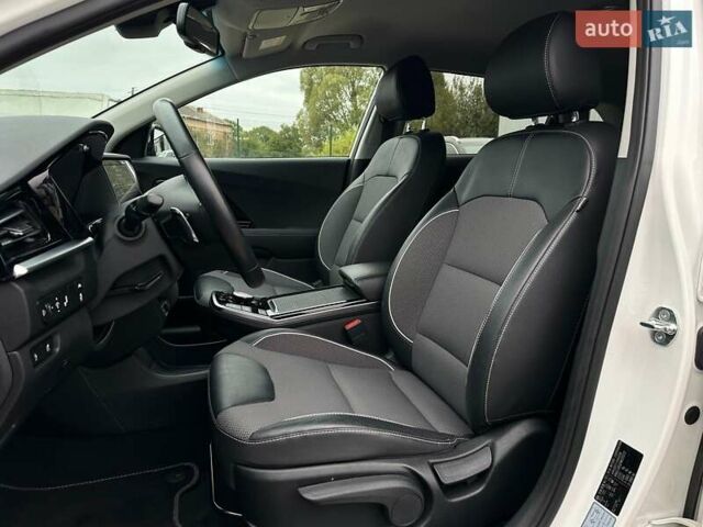 Белый Киа Niro, объемом двигателя 0 л и пробегом 56 тыс. км за 23400 $, фото 28 на Automoto.ua