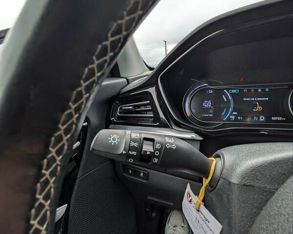 Білий Кіа Niro, об'ємом двигуна 0 л та пробігом 50 тис. км за 17300 $, фото 22 на Automoto.ua