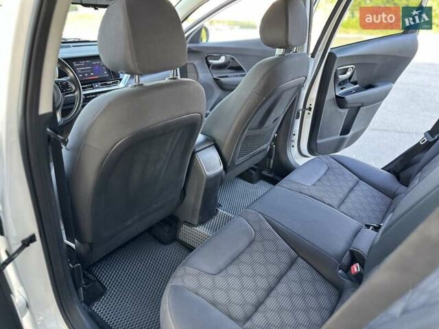 Белый Киа Niro, объемом двигателя 1.58 л и пробегом 18 тыс. км за 25900 $, фото 28 на Automoto.ua