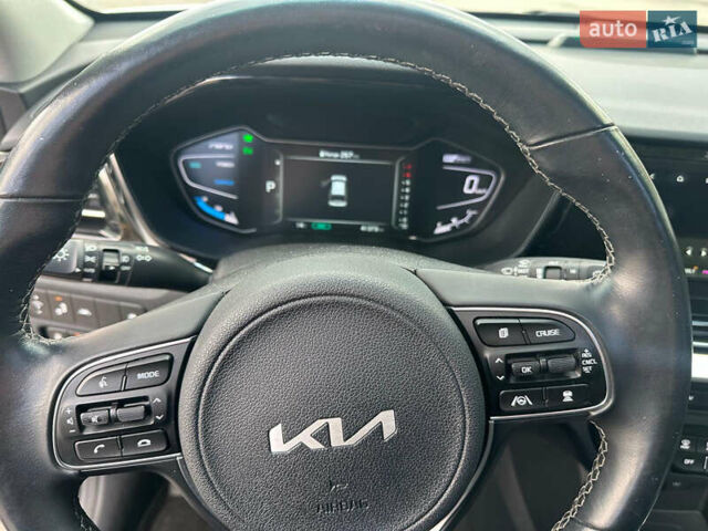 Белый Киа Niro, объемом двигателя 1.6 л и пробегом 40 тыс. км за 25150 $, фото 33 на Automoto.ua