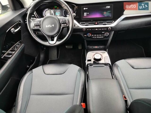Білий Кіа Niro, об'ємом двигуна 0 л та пробігом 75 тис. км за 19700 $, фото 8 на Automoto.ua