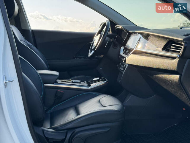 Білий Кіа Niro, об'ємом двигуна 0 л та пробігом 107 тис. км за 20900 $, фото 43 на Automoto.ua