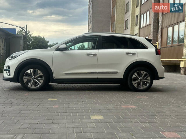 Белый Киа Niro, объемом двигателя 0 л и пробегом 122 тыс. км за 17999 $, фото 6 на Automoto.ua