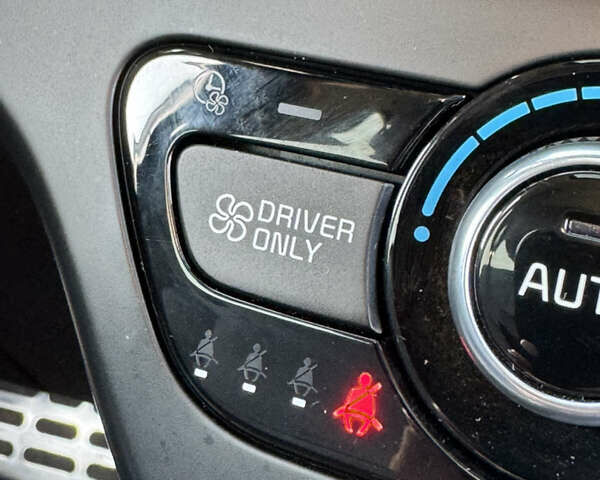 Білий Кіа Niro, об'ємом двигуна 0 л та пробігом 107 тис. км за 20900 $, фото 49 на Automoto.ua