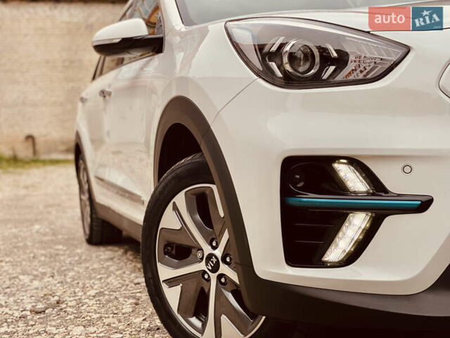 Белый Киа Niro, объемом двигателя 0 л и пробегом 164 тыс. км за 17750 $, фото 6 на Automoto.ua