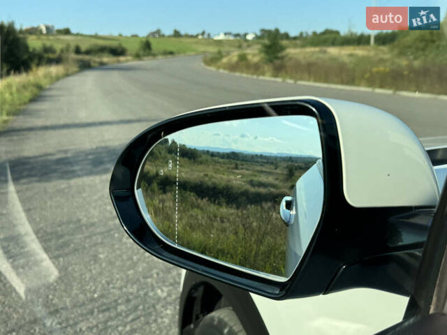 Білий Кіа Niro, об'ємом двигуна 0 л та пробігом 107 тис. км за 20900 $, фото 20 на Automoto.ua