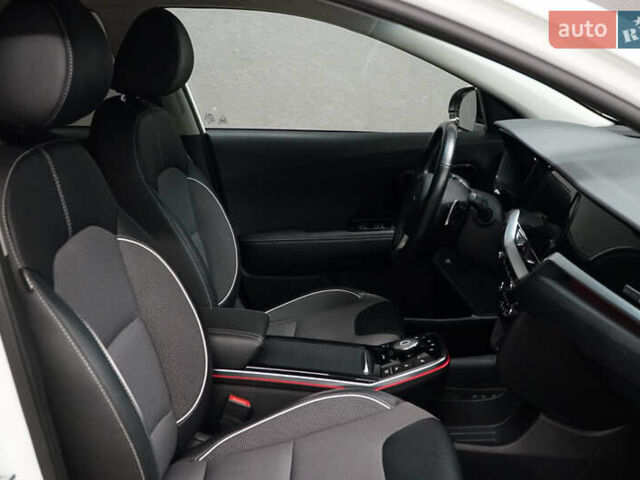 Киа Niro 2021 в Киеве на Automoto.ua Белый Киа Niro, объемом двигателя 0 л и пробегом 52 тыс. км за 18200 $, фото 8 на Automoto.ua