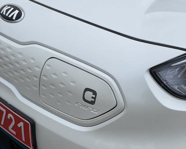 Белый Киа Niro, объемом двигателя 0 л и пробегом 150 тыс. км за 18299 $, фото 26 на Automoto.ua