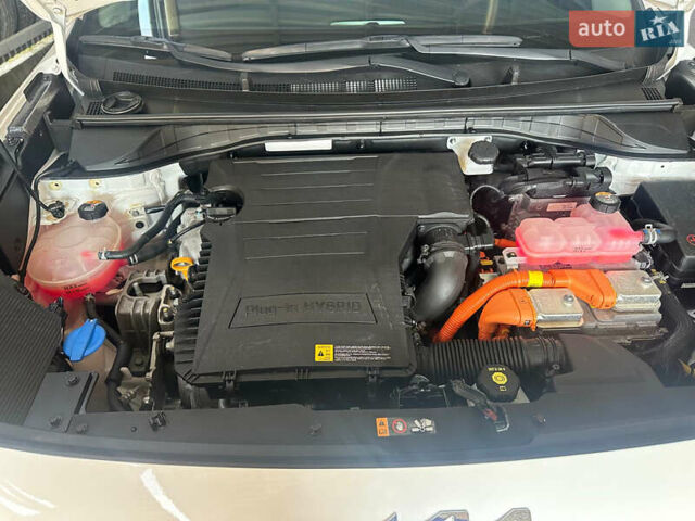 Белый Киа Niro, объемом двигателя 1.6 л и пробегом 40 тыс. км за 25150 $, фото 40 на Automoto.ua