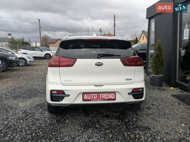 Білий Кіа Niro, об'ємом двигуна 0 л та пробігом 50 тис. км за 17300 $, фото 2 на Automoto.ua